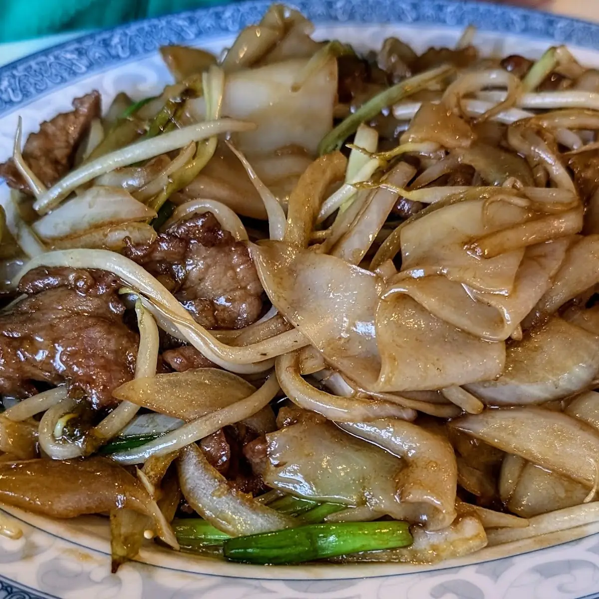 Stir-Fried Rice Noodles with Beef 干炒牛河